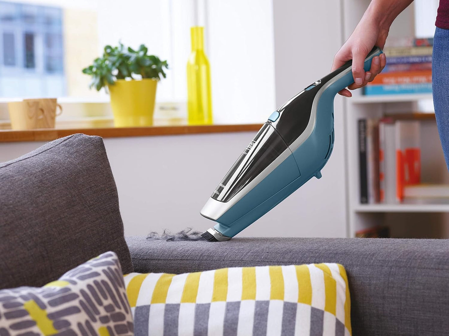 BLACK+DECKER SVA420B-B5 2-in-1 Cordless Stick Vacuum 14.4V 28.8Wh