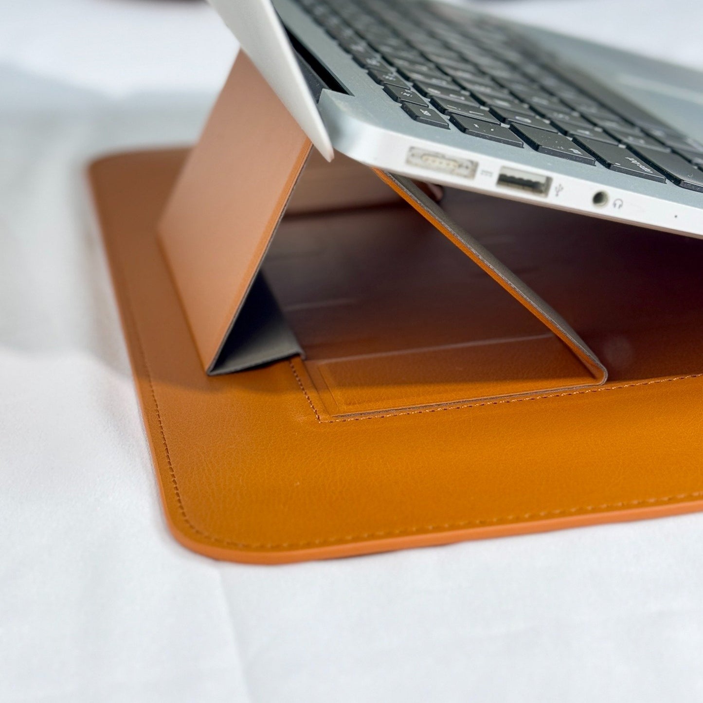 Infinyty Eleve Leather MacBook Case, Brown