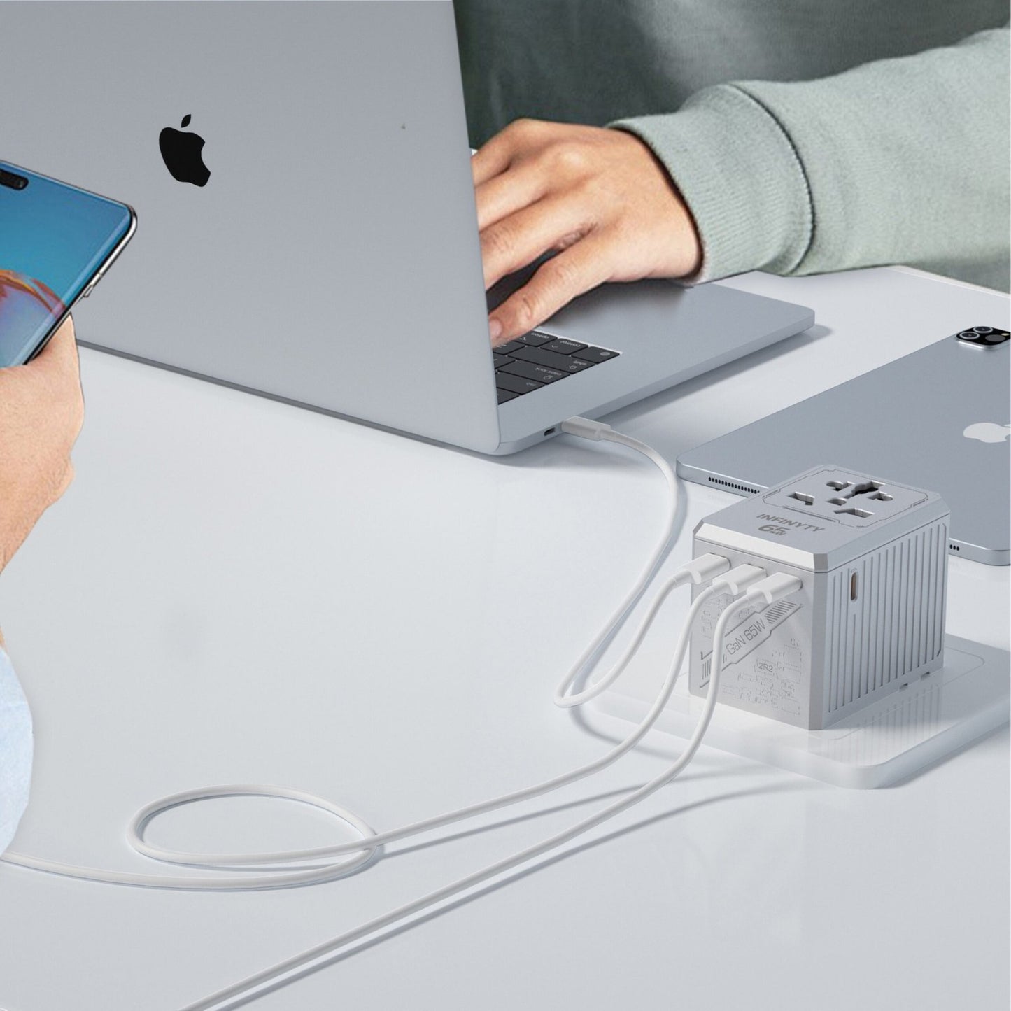 Infinyty Atlas-65 Universal Travel Adaptor 65W Silver