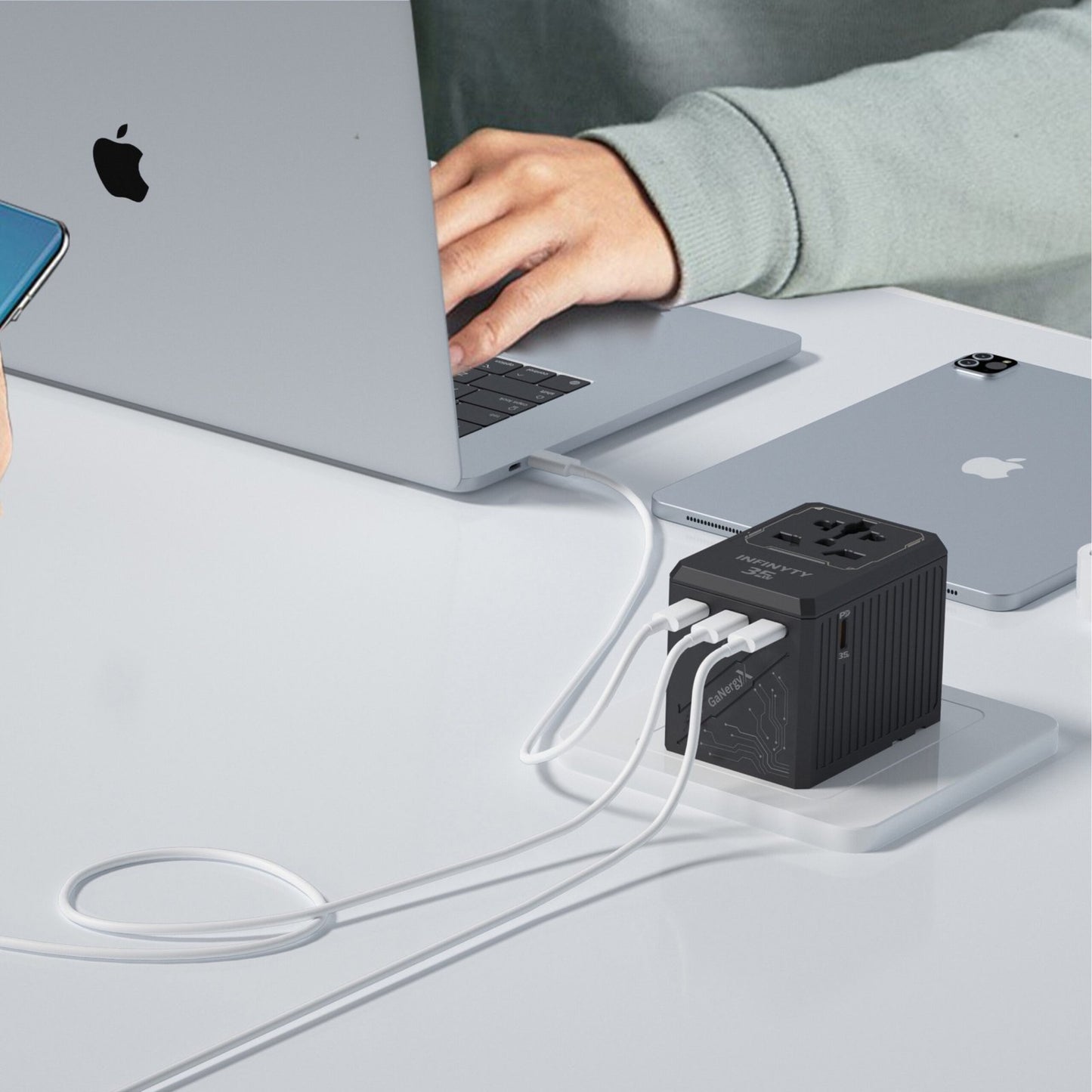 Infinyty Atlas-35 Universal Travel Adaptor 35W |Black