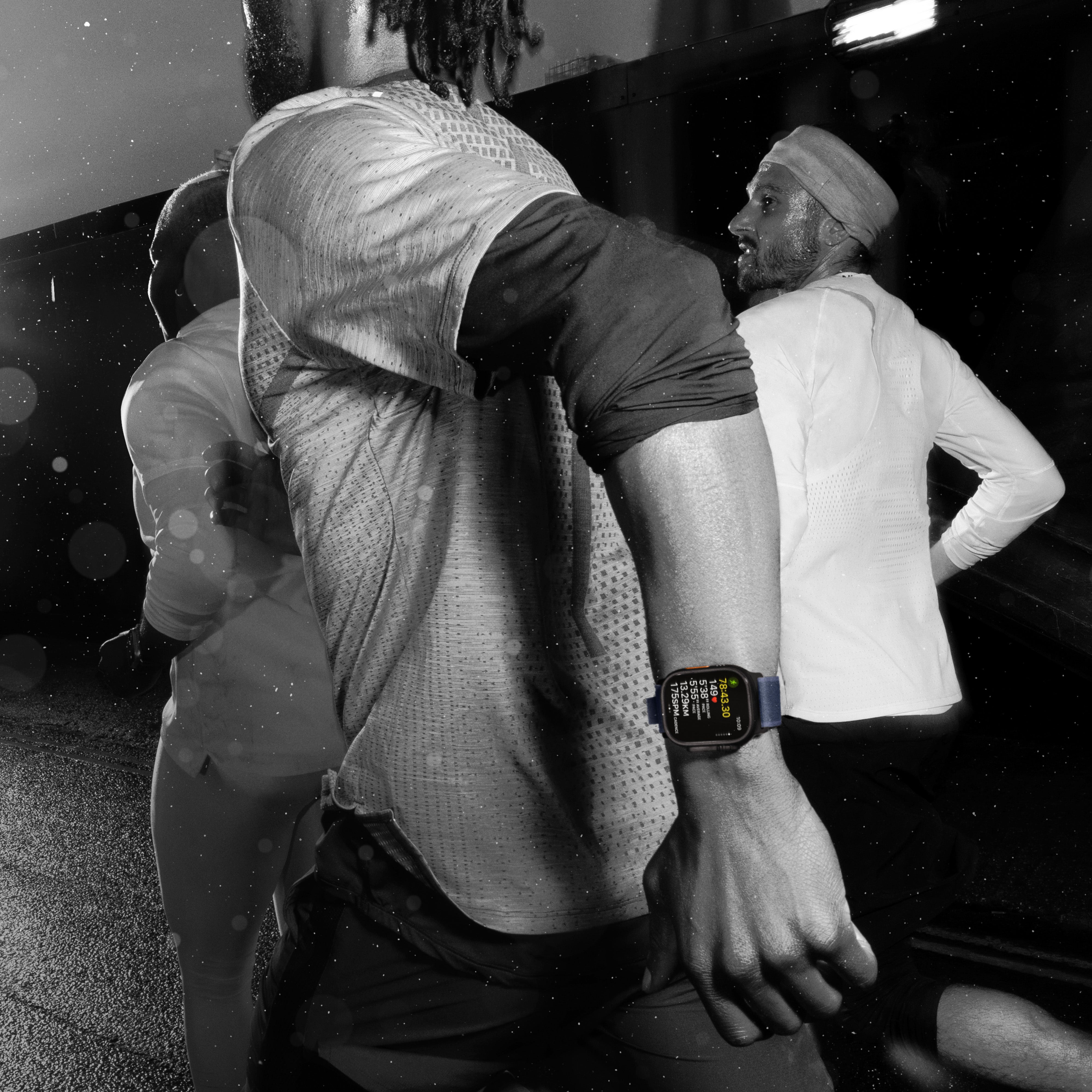 Apple Watch Ultra 2 GPS + Cellular 49mm Natural Titanium Case with