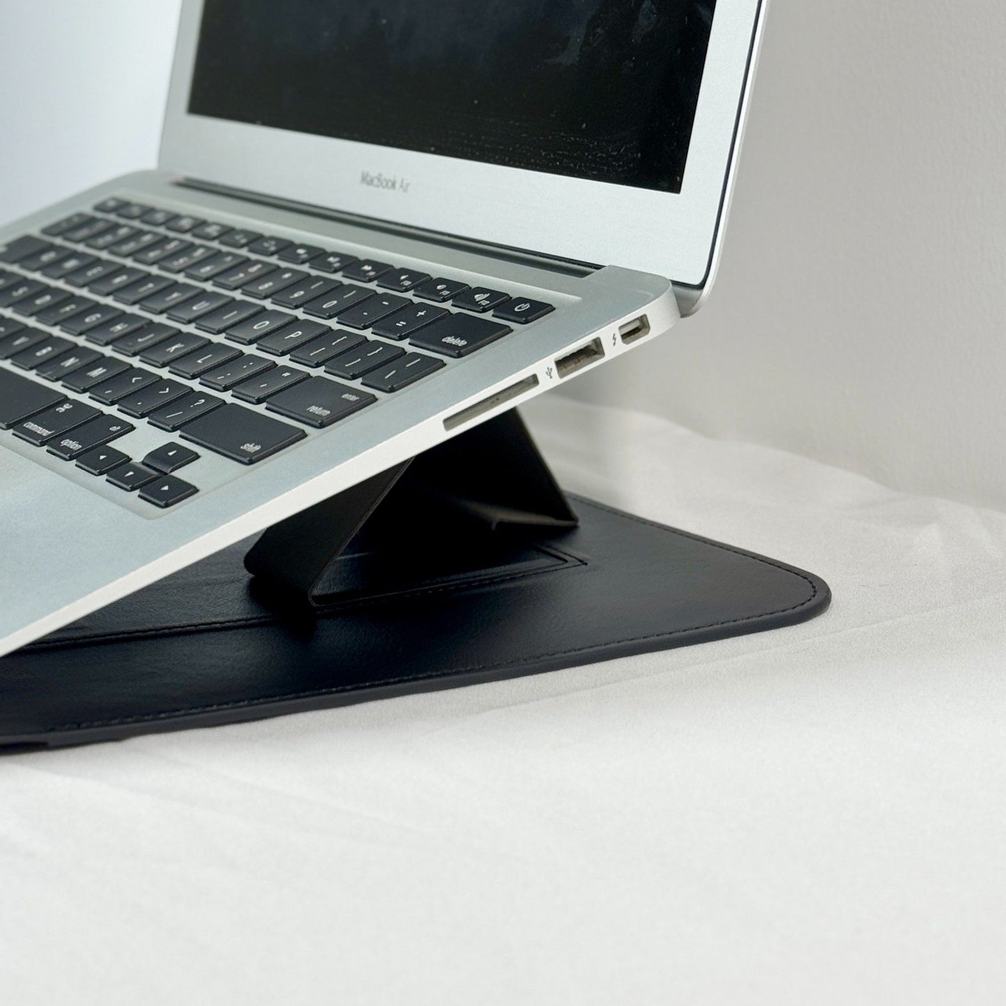 Infinyty Eleve Leather MacBook Case, Black