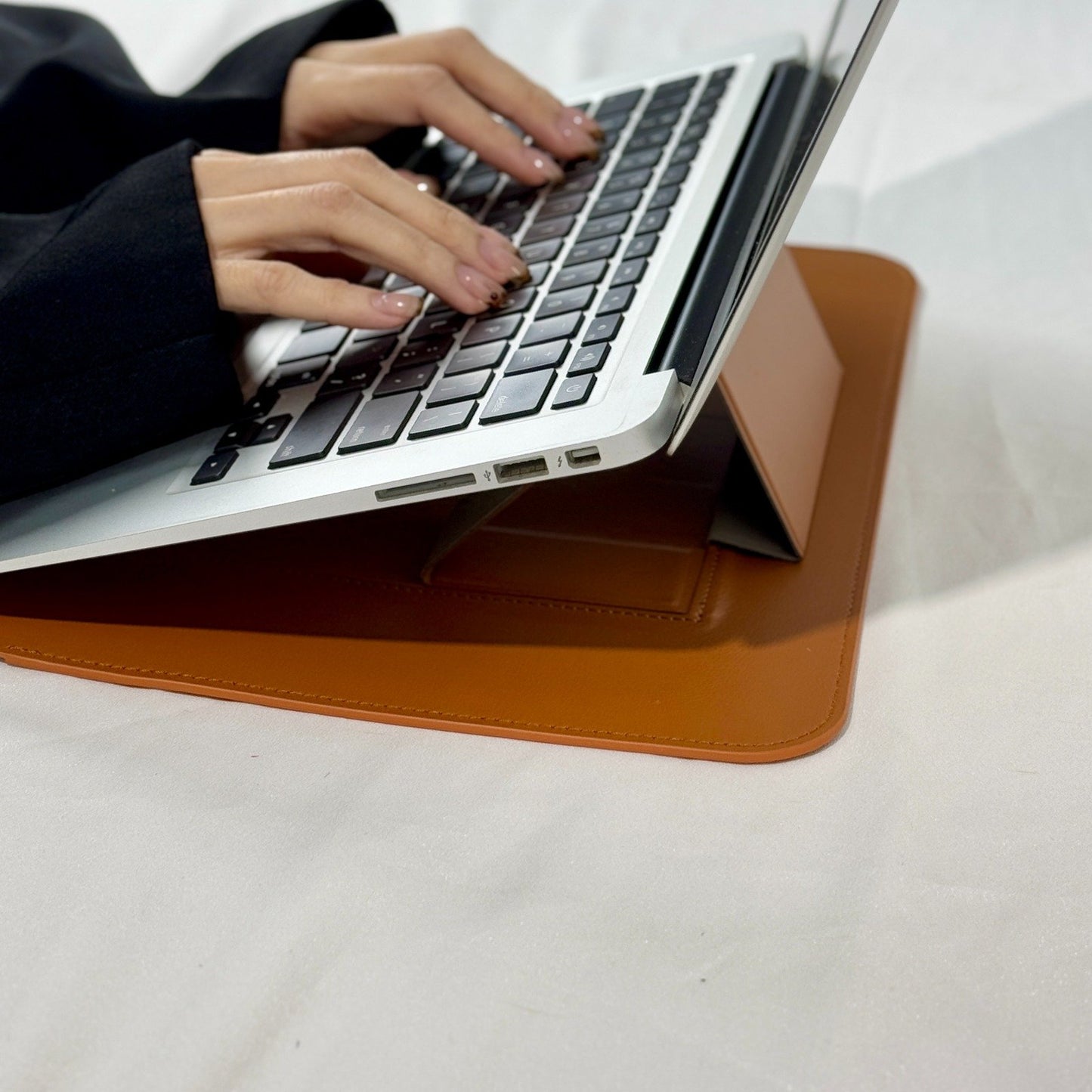 Infinyty Eleve Leather MacBook Case, Brown