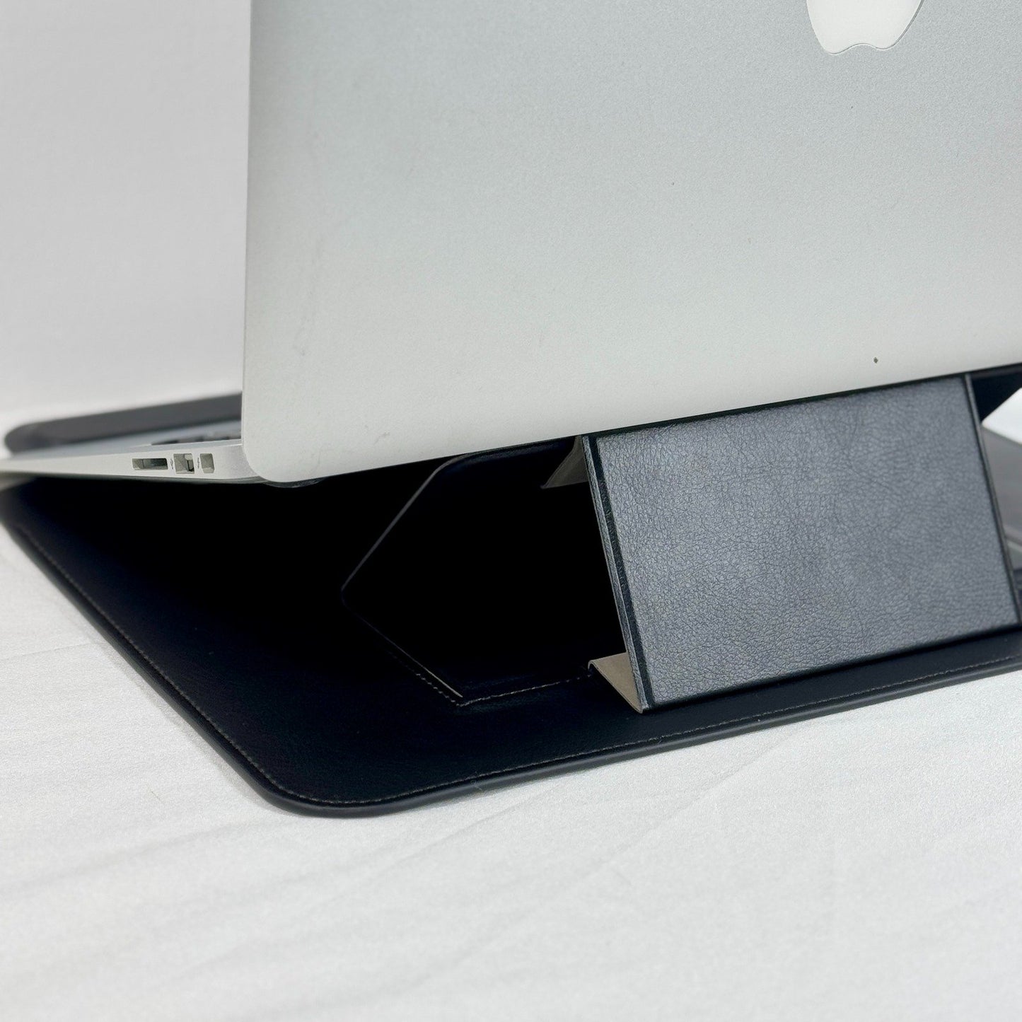 Infinyty Eleve Leather MacBook Case, Black