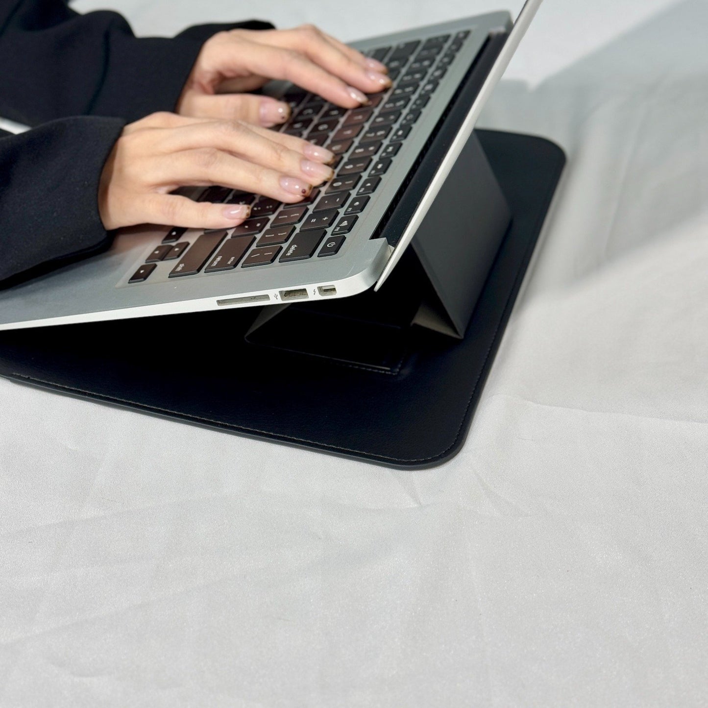 Infinyty Eleve Leather MacBook Case, Black