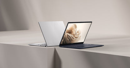 ASUS ZenBook 14 OLED UX3405CA Ponder Blue lifestyle